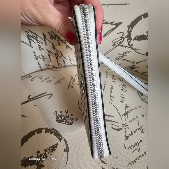 Michael Kors White w/ blk Polka Dot Fulton Multifunction Phone Case Wallet GUC - Picture 7 of 16